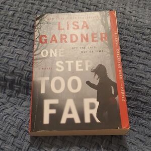 Lisa Gardner 'One Step Too Far' Book